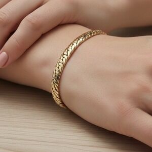 NWOT Women's Gold‎ Plated Cuban Curb Bracelet 7.5 Inch  - Non-Tarnish